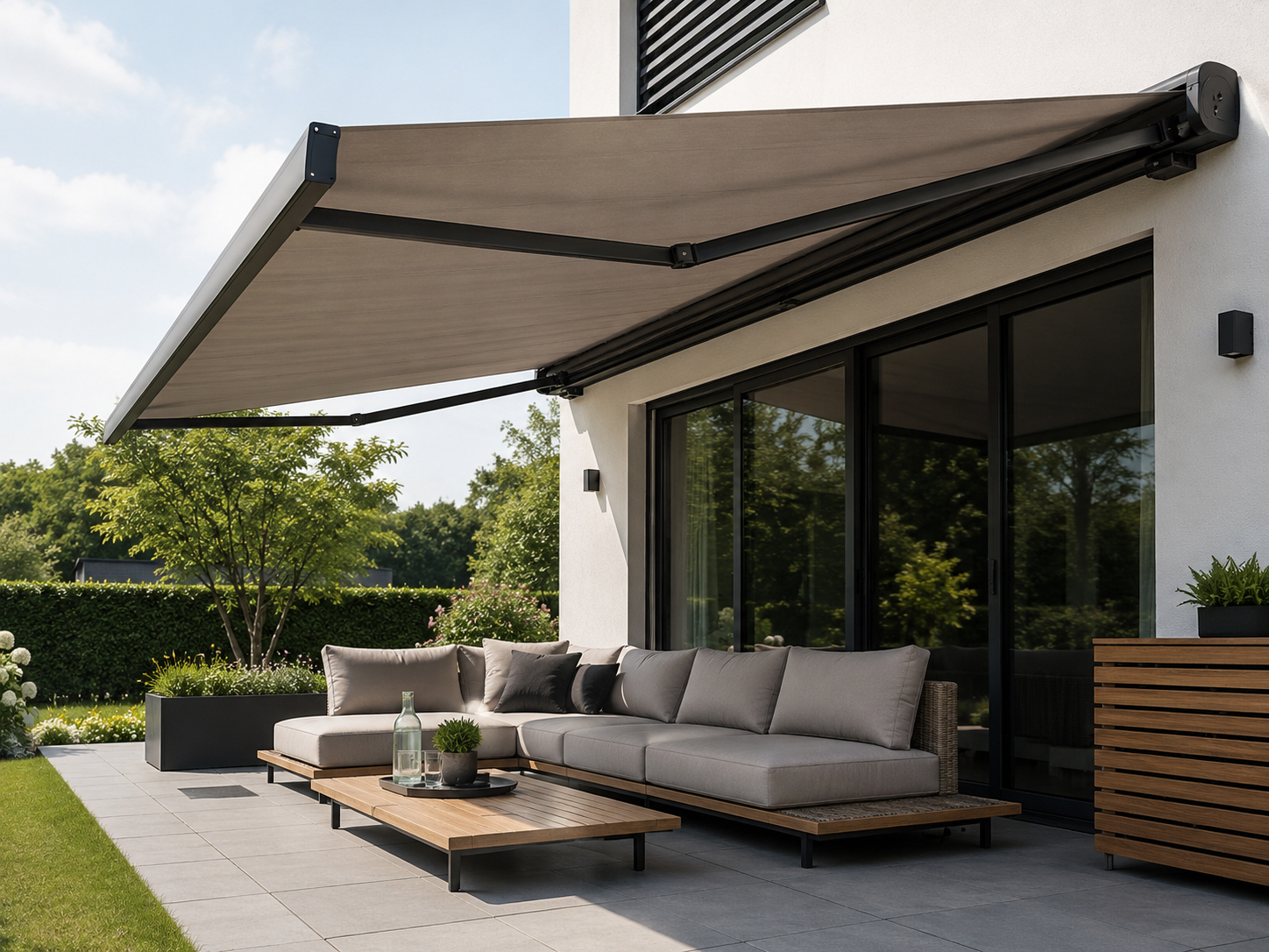 Moderne woning met luxe zonwering